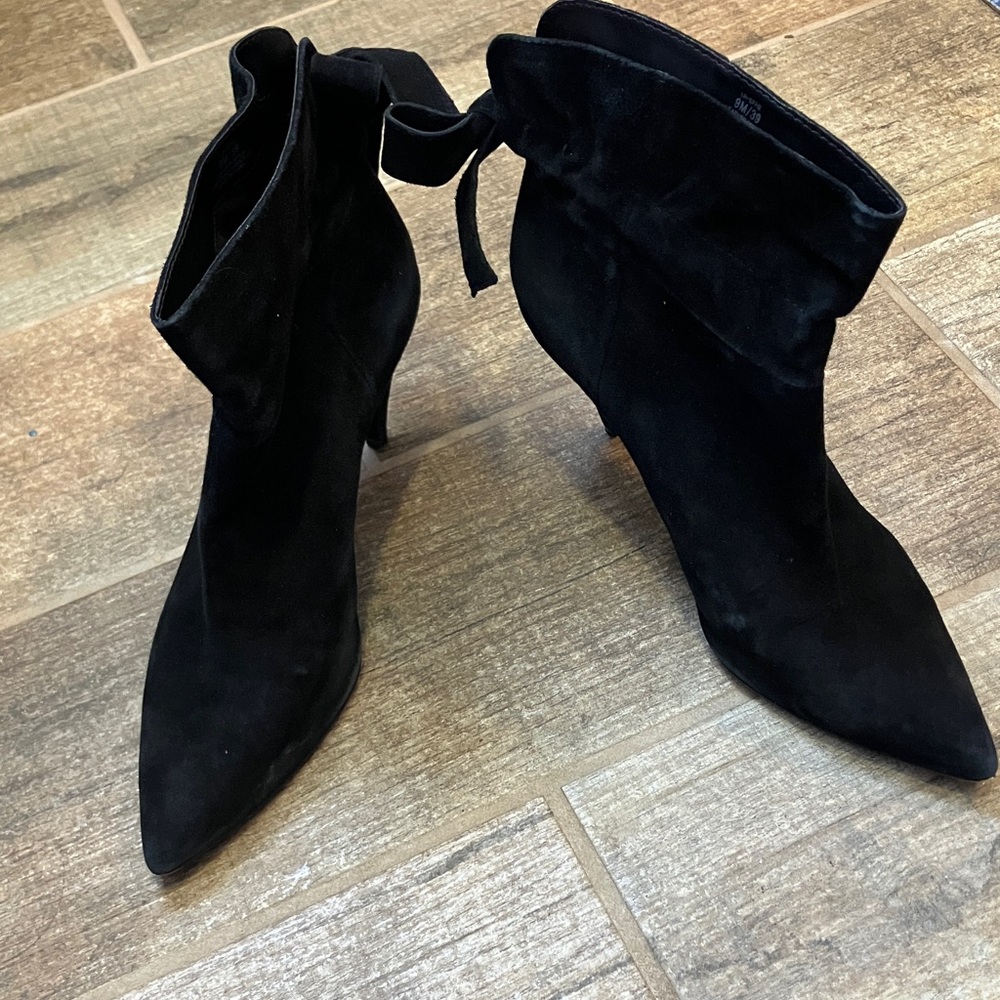 Lord & Taylor Effie Black Suede Leather Ankle  w/ Bow Detail Heeled Boots 9M